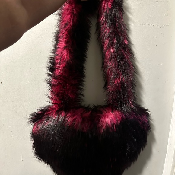 Magenta Nayr Heart Bag - Picture 4 of 4